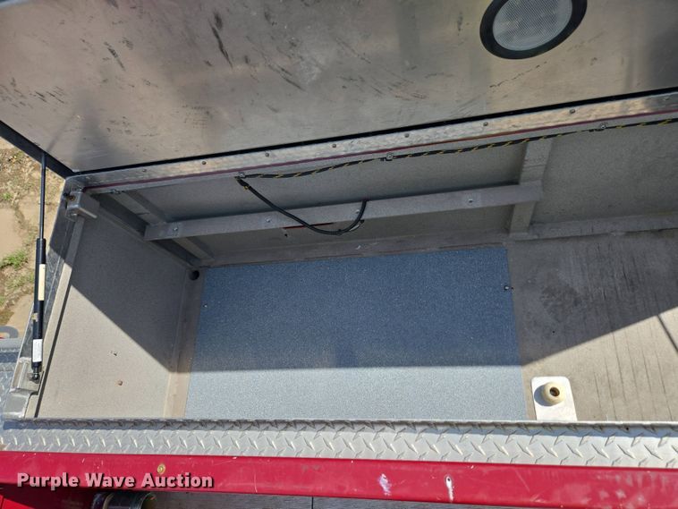 image for item YA0468 2000 Pierce pumper fire truck