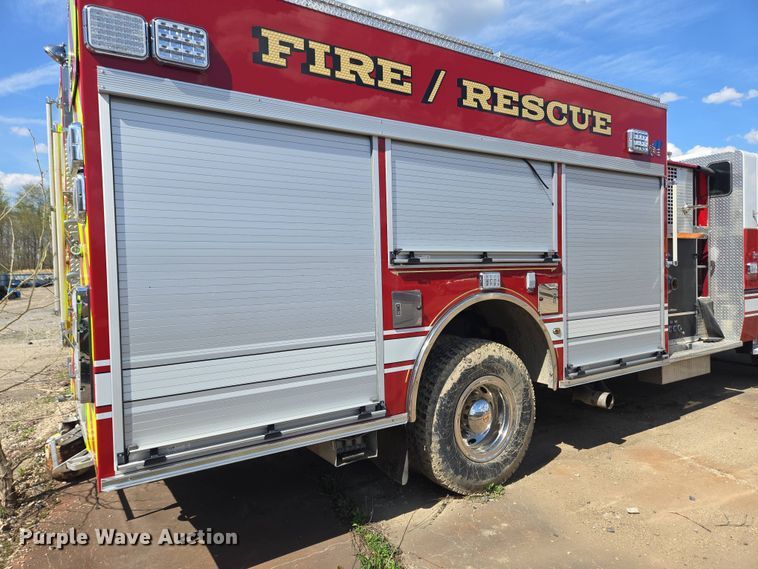 image for item YA0468 2000 Pierce pumper fire truck