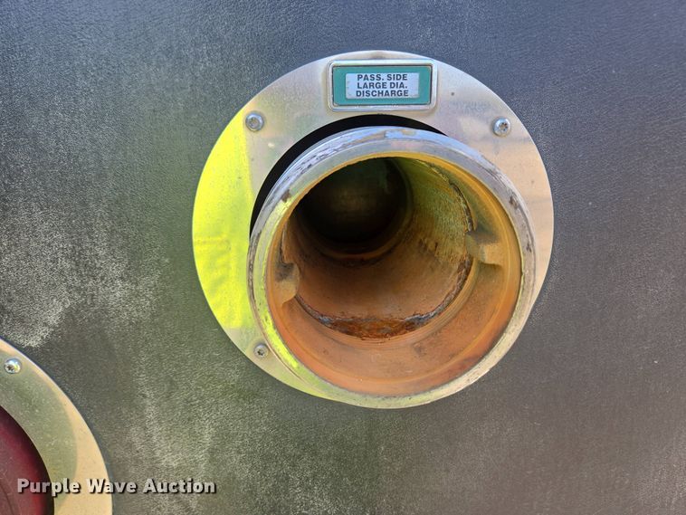 image for item YA0468 2000 Pierce pumper fire truck