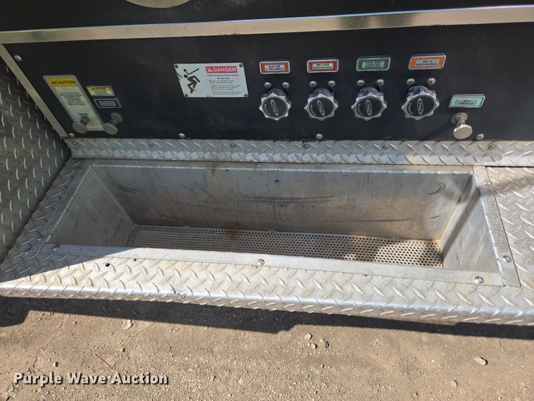 image for item YA0468 2000 Pierce pumper fire truck