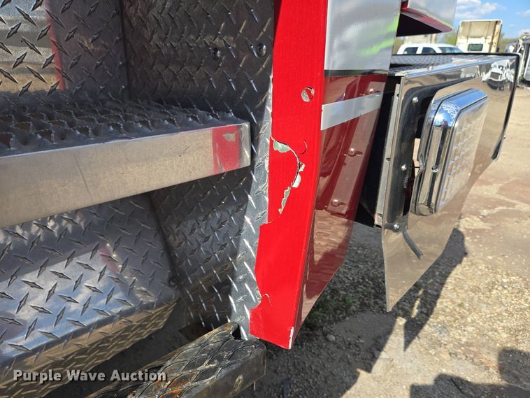 image for item YA0468 2000 Pierce pumper fire truck