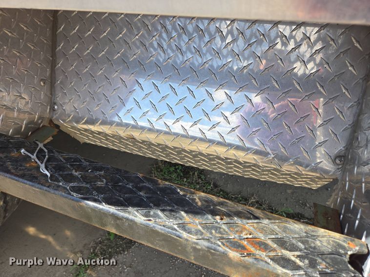 image for item YA0468 2000 Pierce pumper fire truck