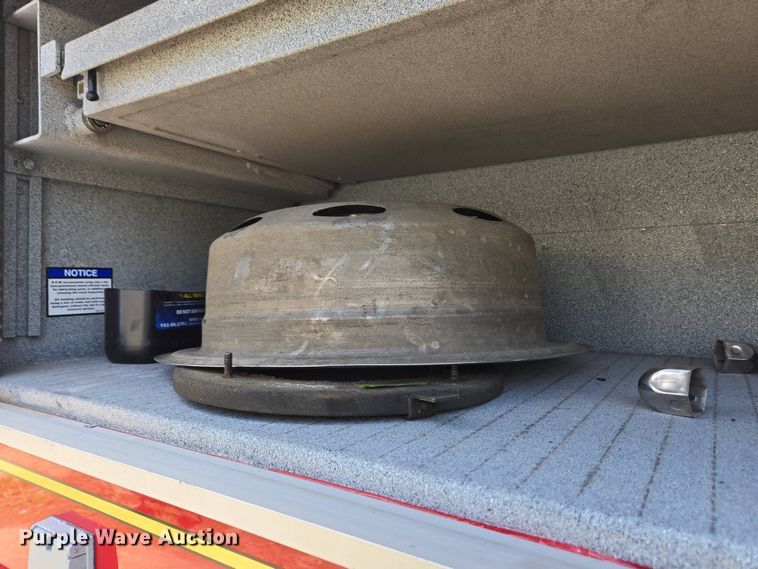 image for item YA0468 2000 Pierce pumper fire truck