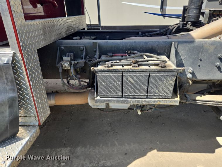 image for item YA0468 2000 Pierce pumper fire truck