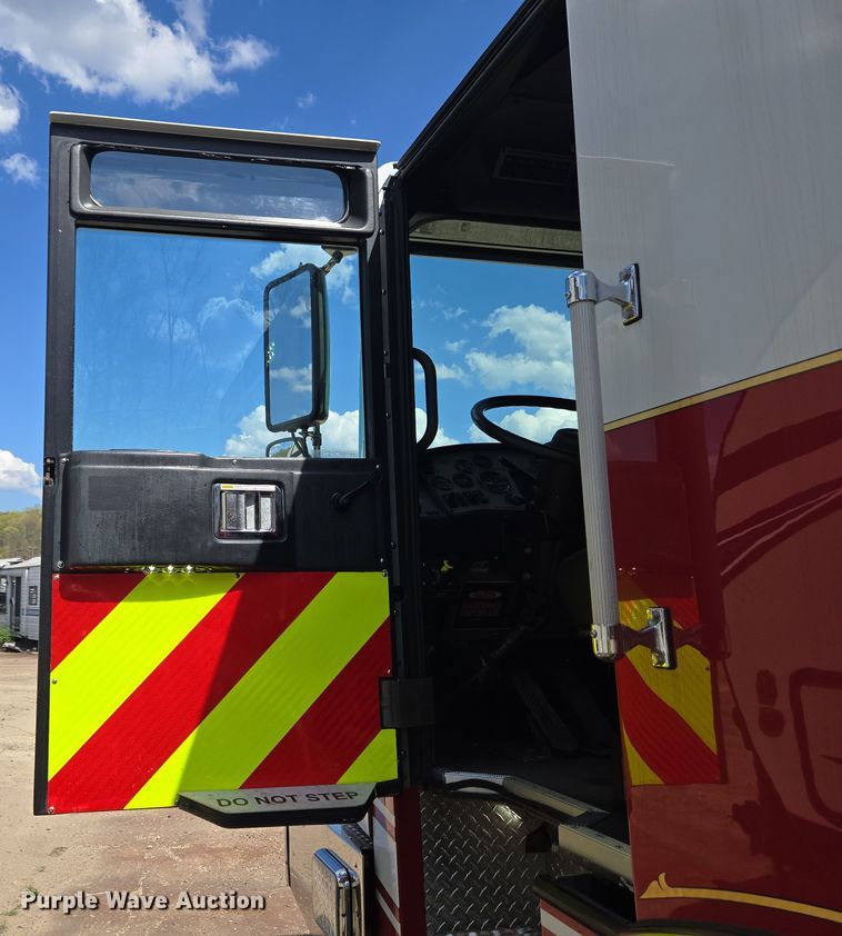 image for item YA0468 2000 Pierce pumper fire truck