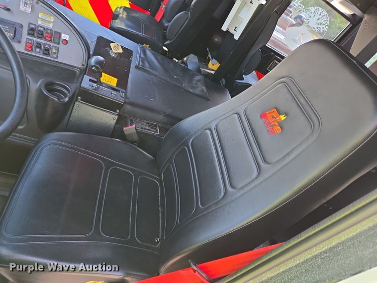 image for item YA0468 2000 Pierce pumper fire truck