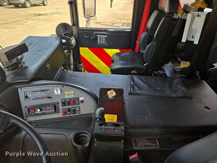 image for item YA0468 2000 Pierce pumper fire truck