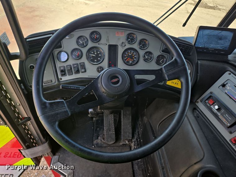 image for item YA0468 2000 Pierce pumper fire truck