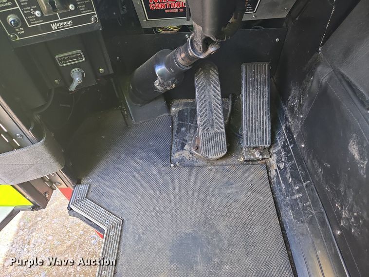 image for item YA0468 2000 Pierce pumper fire truck