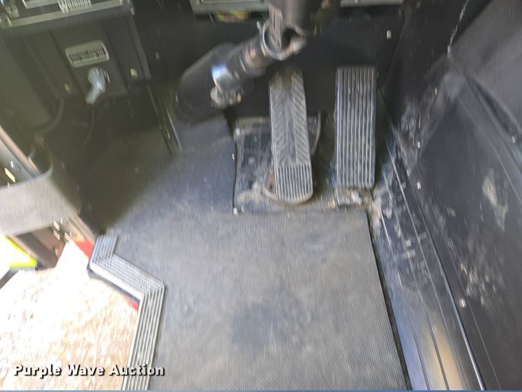 image for item YA0468 2000 Pierce pumper fire truck