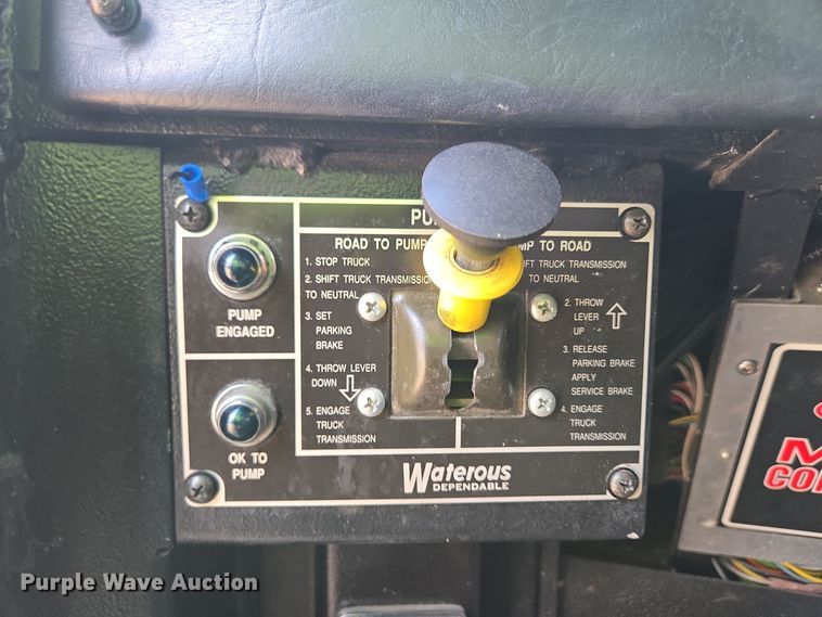 image for item YA0468 2000 Pierce pumper fire truck