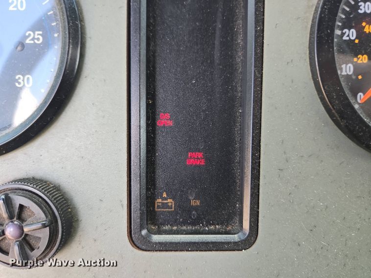 image for item YA0468 2000 Pierce pumper fire truck