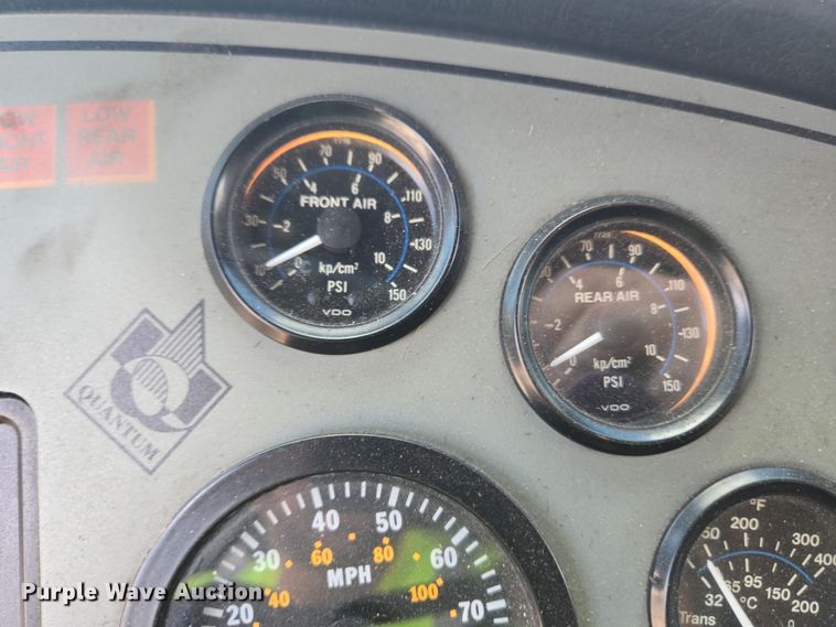 image for item YA0468 2000 Pierce pumper fire truck