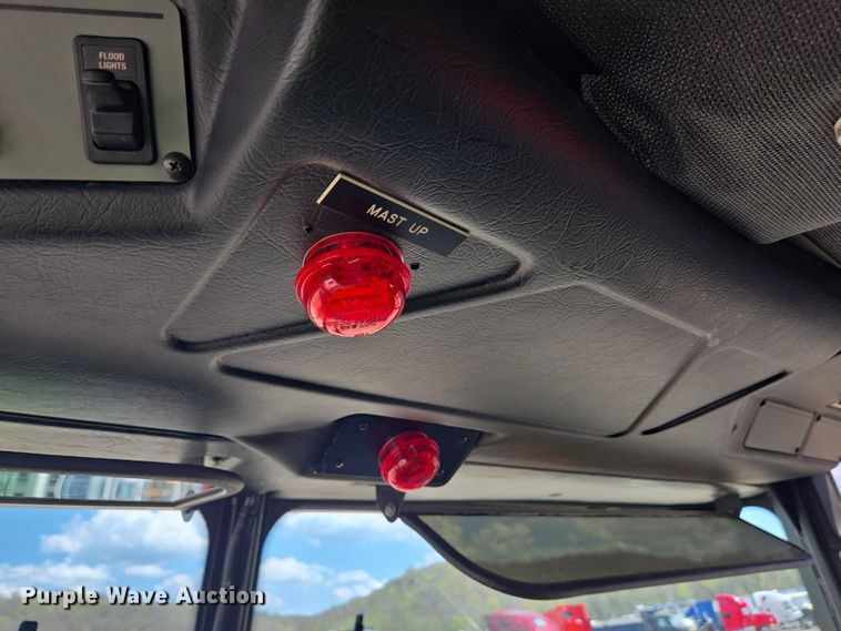 image for item YA0468 2000 Pierce pumper fire truck