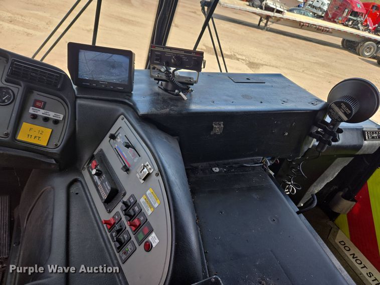 image for item YA0468 2000 Pierce pumper fire truck