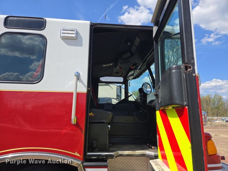 image for item YA0468 2000 Pierce pumper fire truck