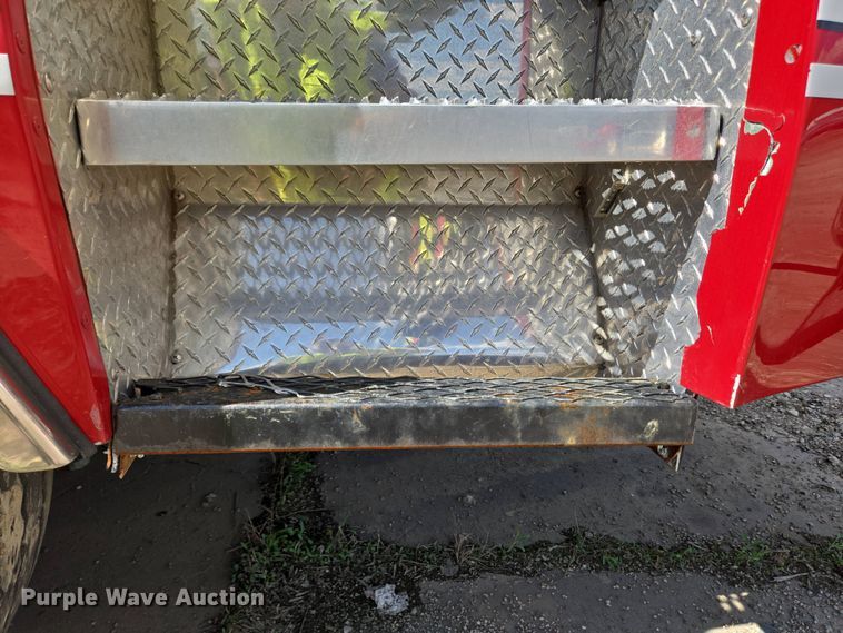 image for item YA0468 2000 Pierce pumper fire truck