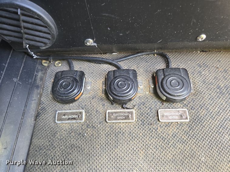 image for item YA0468 2000 Pierce pumper fire truck