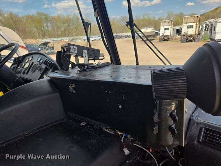 image for item YA0468 2000 Pierce pumper fire truck