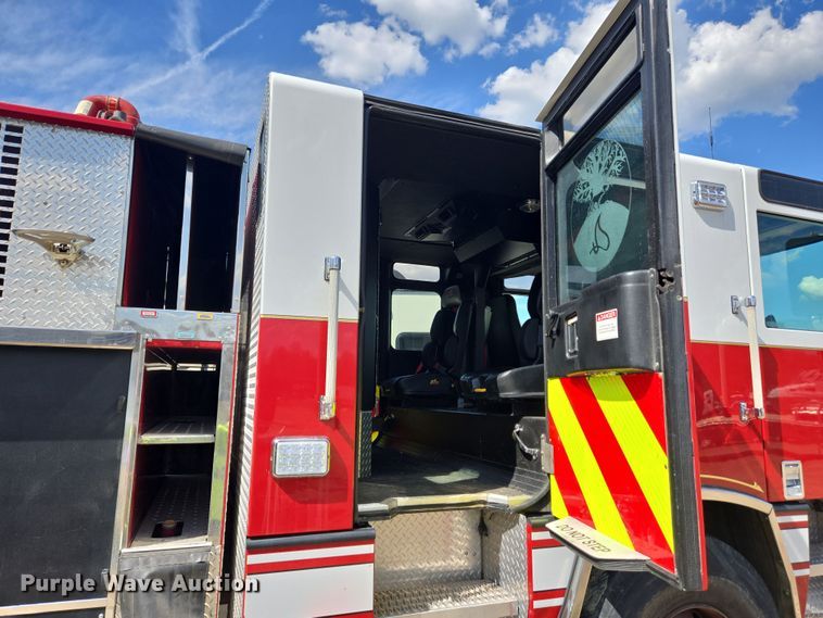 image for item YA0468 2000 Pierce pumper fire truck