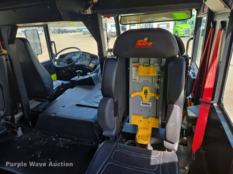 image for item YA0468 2000 Pierce pumper fire truck