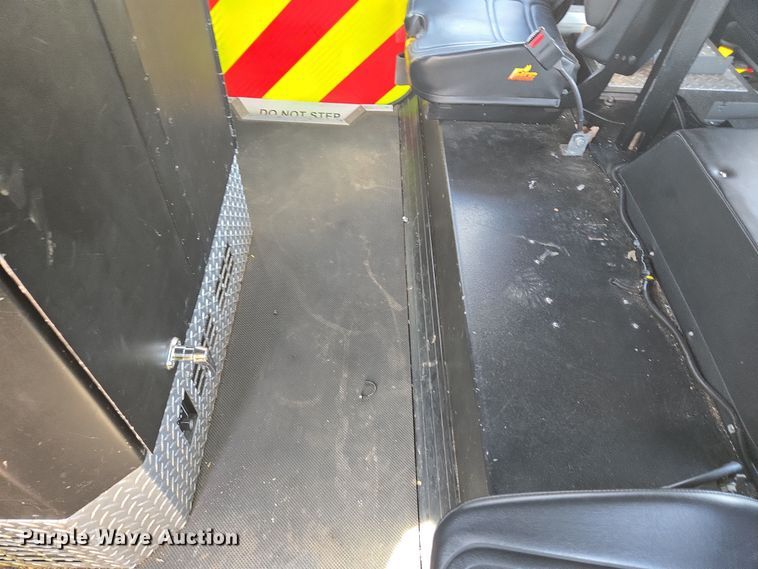 image for item YA0468 2000 Pierce pumper fire truck