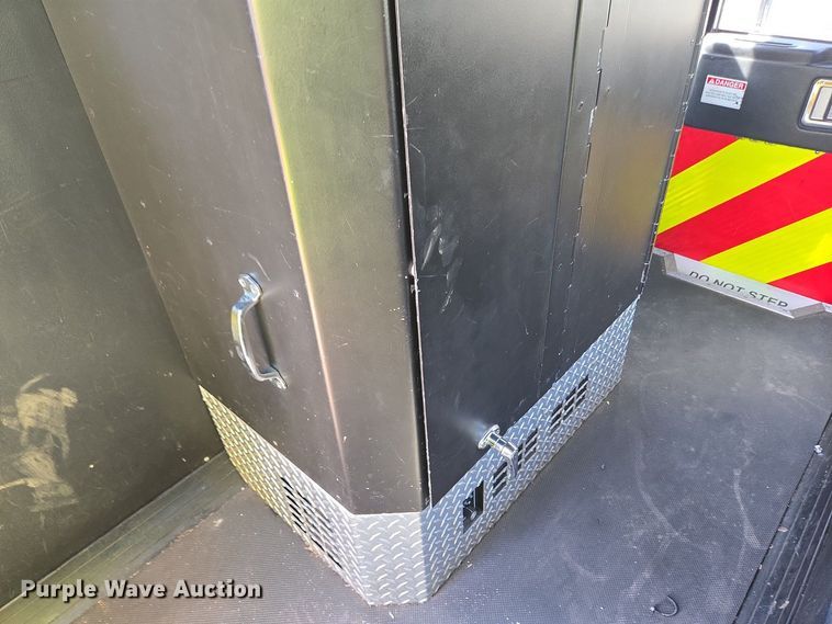 image for item YA0468 2000 Pierce pumper fire truck