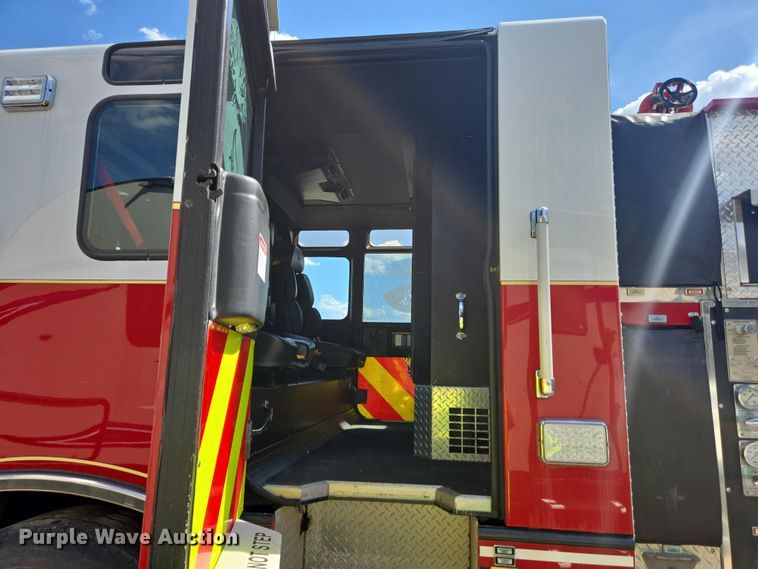 image for item YA0468 2000 Pierce pumper fire truck