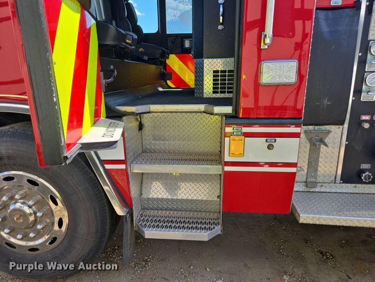 image for item YA0468 2000 Pierce pumper fire truck