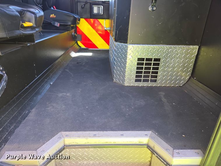 image for item YA0468 2000 Pierce pumper fire truck