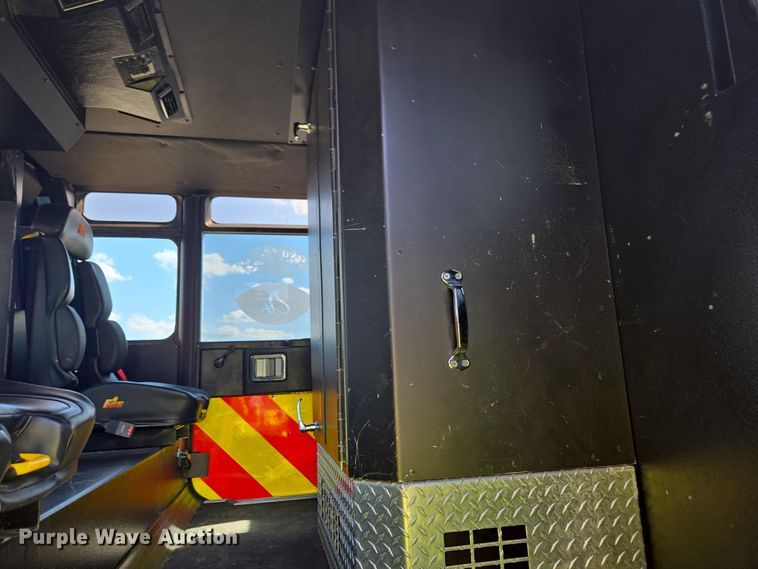 image for item YA0468 2000 Pierce pumper fire truck