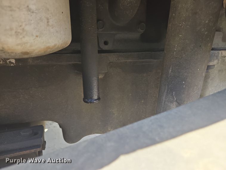 image for item YA0468 2000 Pierce pumper fire truck