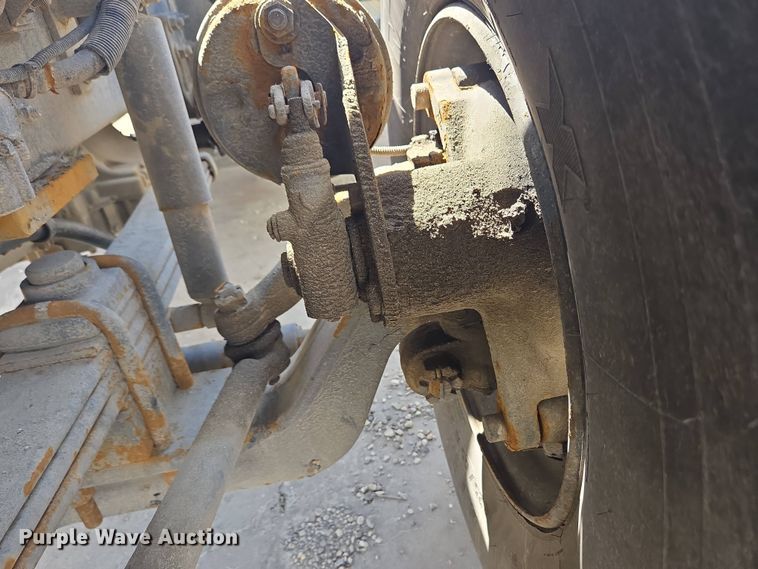 image for item YA0468 2000 Pierce pumper fire truck