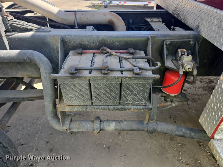 image for item YA0468 2000 Pierce pumper fire truck