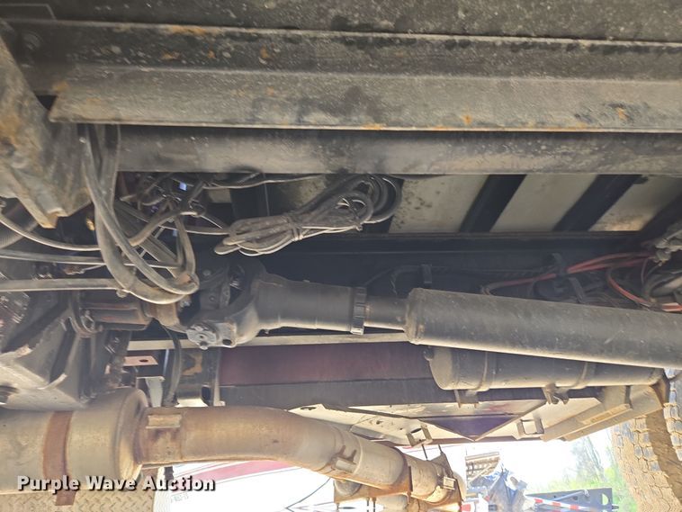 image for item YA0468 2000 Pierce pumper fire truck