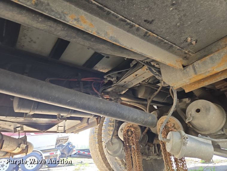 image for item YA0468 2000 Pierce pumper fire truck