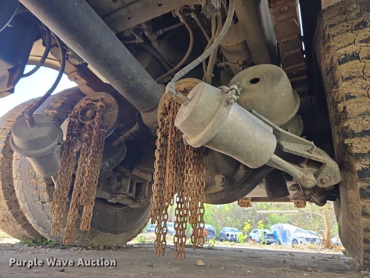 image for item YA0468 2000 Pierce pumper fire truck