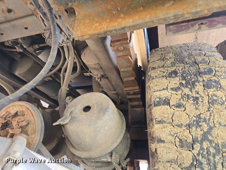 image for item YA0468 2000 Pierce pumper fire truck