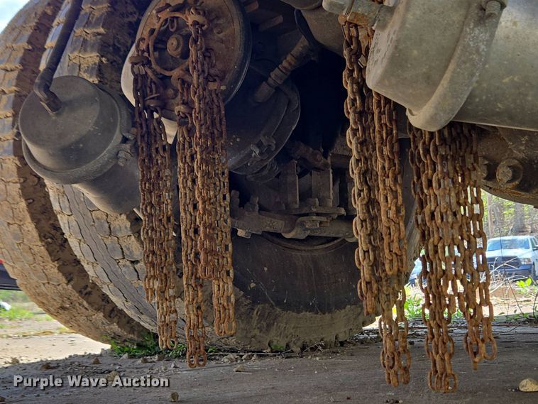 image for item YA0468 2000 Pierce pumper fire truck