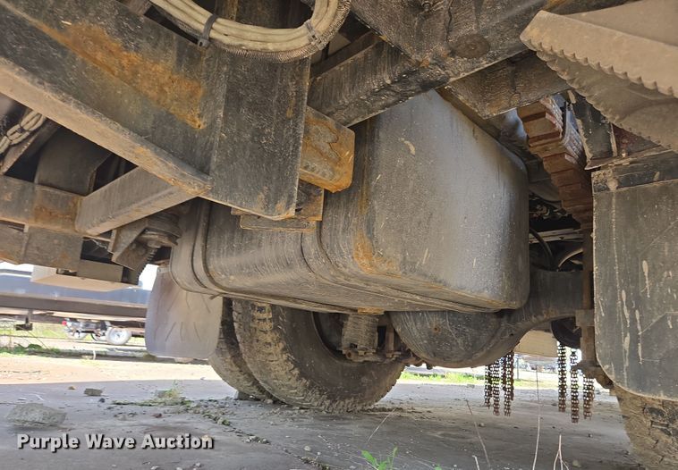 image for item YA0468 2000 Pierce pumper fire truck