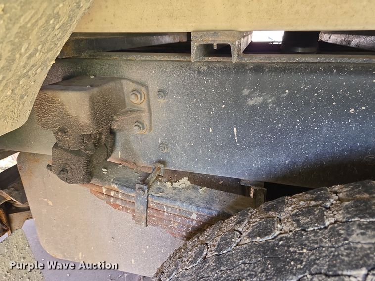 image for item YA0468 2000 Pierce pumper fire truck