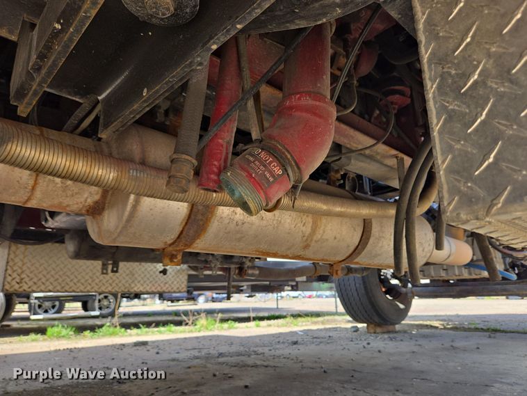 image for item YA0468 2000 Pierce pumper fire truck