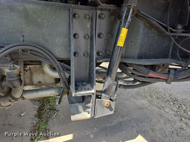 image for item YA0468 2000 Pierce pumper fire truck