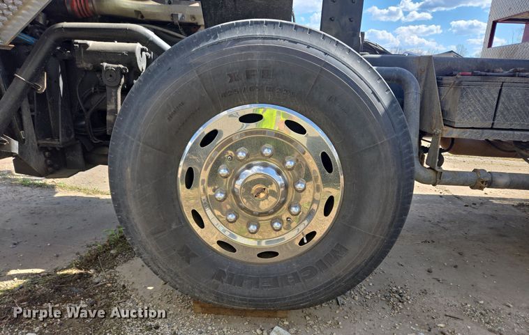 image for item YA0468 2000 Pierce pumper fire truck