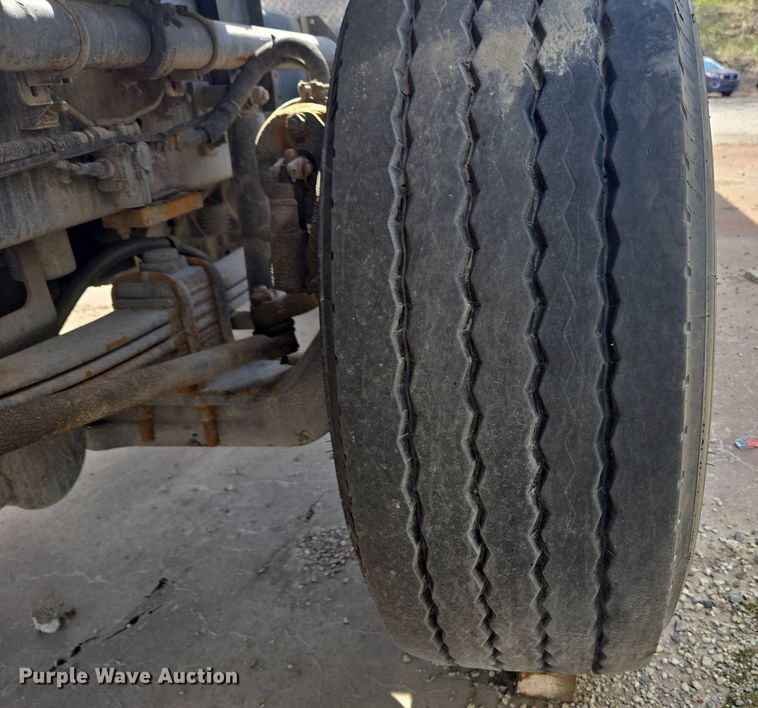 image for item YA0468 2000 Pierce pumper fire truck