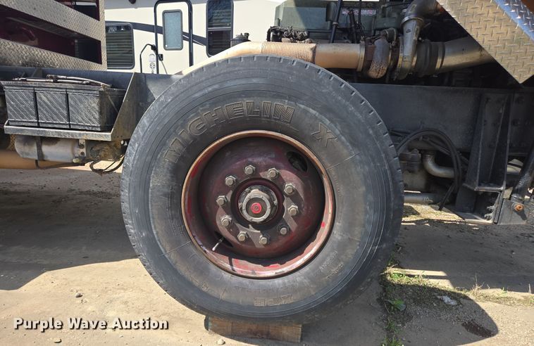 image for item YA0468 2000 Pierce pumper fire truck