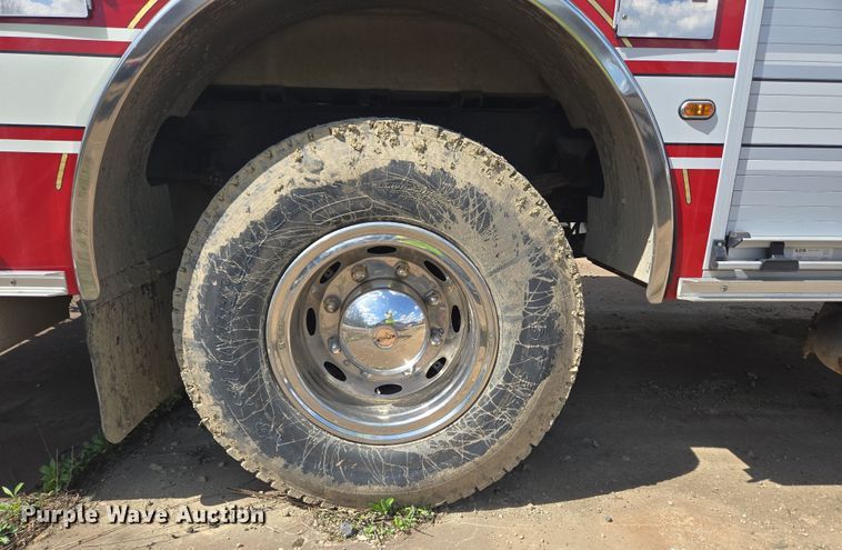 image for item YA0468 2000 Pierce pumper fire truck