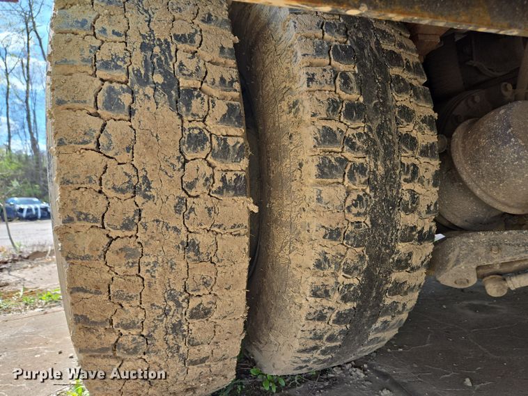 image for item YA0468 2000 Pierce pumper fire truck