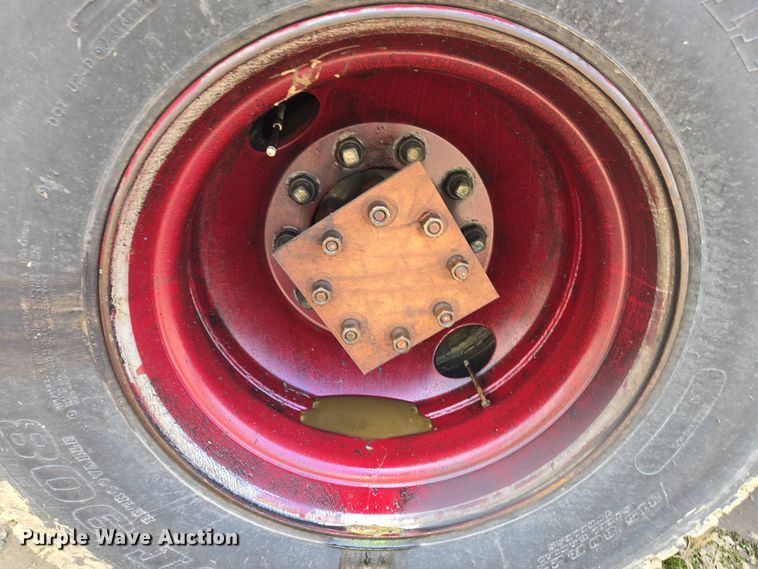 image for item YA0468 2000 Pierce pumper fire truck