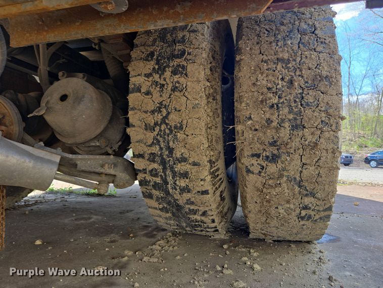 image for item YA0468 2000 Pierce pumper fire truck